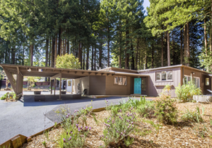 stay near Redwood National Park